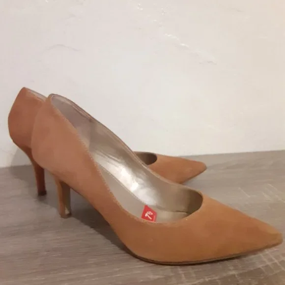 ALFANI STEP 'N FLEX TAN SUEDE HEELS SIZE  7 1/2 WITH 2 INCH HEEL - Picture 8 of 11